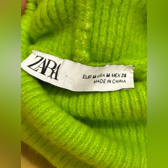 Zara Bright Green Turtleneck Soft Oversized Sweater Size Medium - Picture 3 of 5